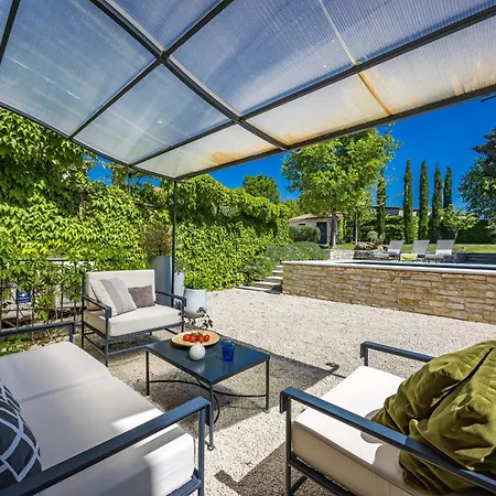 No14 Near Rovinj For 7 Persons With 34 M2 Private Pool & Jacuzzi Kurili