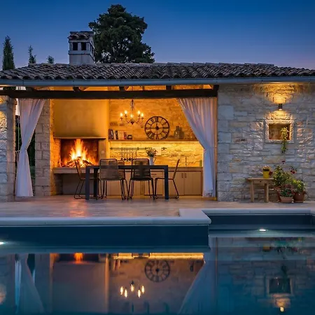 Villa No14 Near Rovinj For 7 Persons With 34 M2 Private Pool & Jacuzzi Kurili