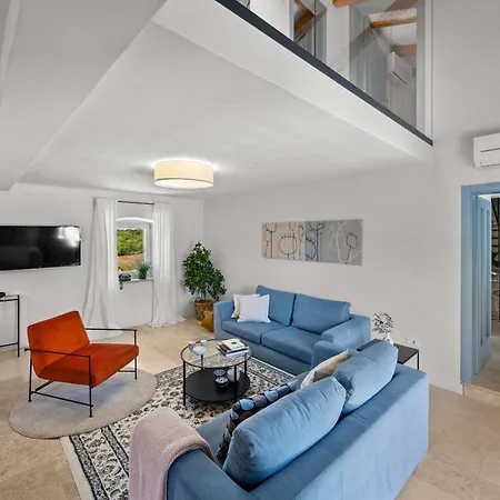 No14 Near Rovinj For 7 Persons With 34 M2 Private Pool & Jacuzzi Villa *