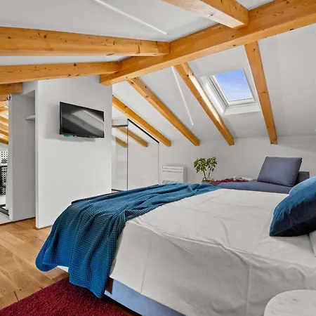 No14 Near Rovinj For 7 Persons With 34 M2 Private Pool & Jacuzzi *