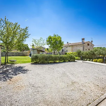 Villa No14 Near Rovinj For 7 Persons With 34 M2 Private Pool & Jacuzzi Kurili