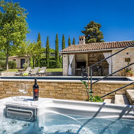 No14 Near Rovinj For 7 Persons With 34 M2 Private Pool & Jacuzzi Kurili