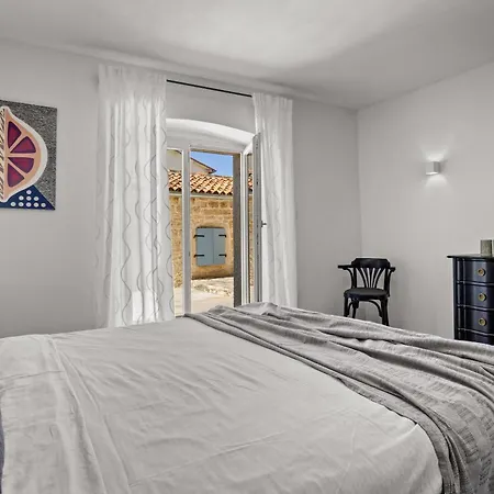 No14 Near Rovinj For 7 Persons With 34 M2 Private Pool & Jacuzzi Villa *