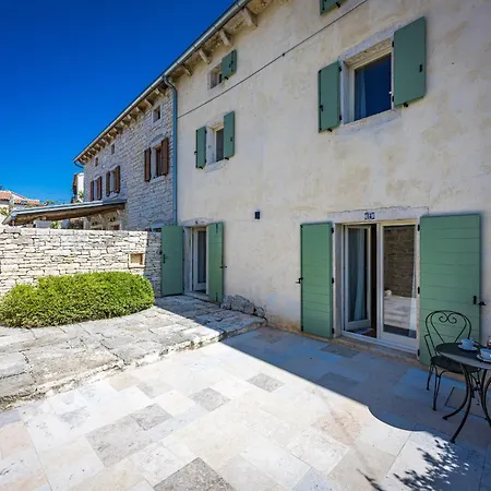 No14 Near Rovinj For 7 Persons With 34 M2 Private Pool & Jacuzzi Villa