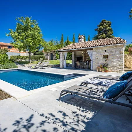 No14 Near Rovinj For 7 Persons With 34 M2 Private Pool & Jacuzzi Kurili