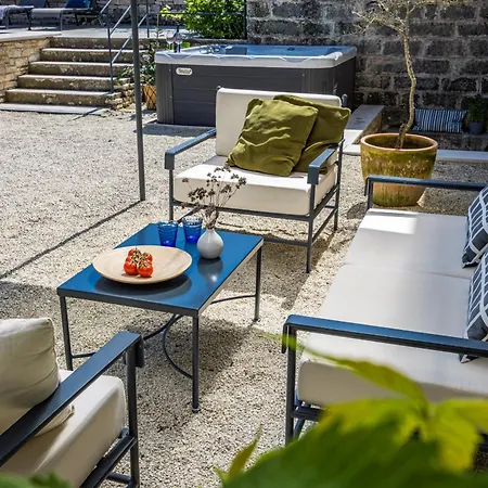 Villa No14 Near Rovinj For 7 Persons With 34 M2 Private Pool & Jacuzzi *