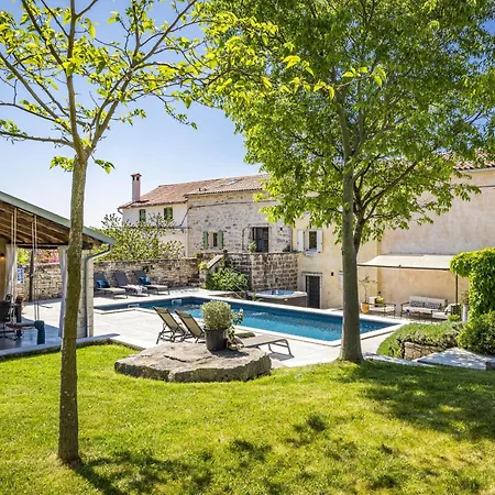 No14 Near Rovinj For 7 Persons With 34 M2 Private Pool & Jacuzzi Kurili